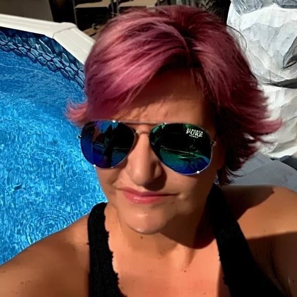 Meet your Posher, Carole - Picture 1 of 6